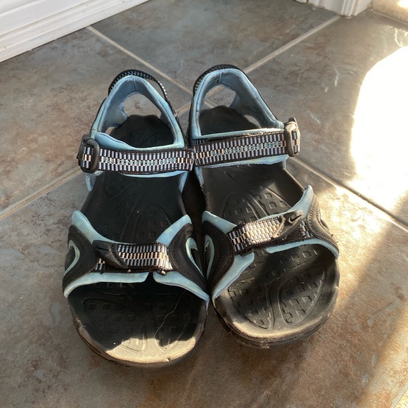 Nike Air Runners - Picture 2 of 6